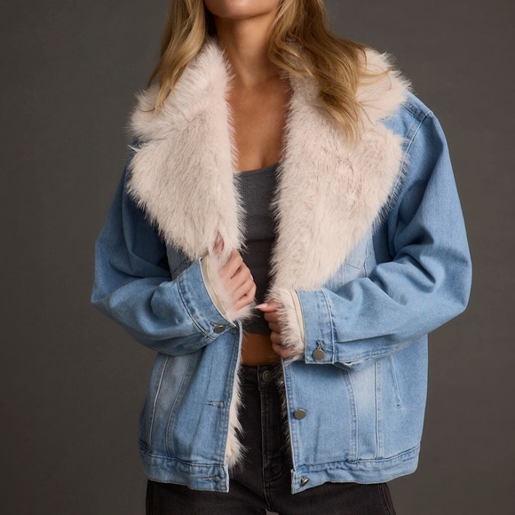 12th Tribe Rylee Denim Jacket with Faux Fur Trim Size XLXL - Picture 3 of 3